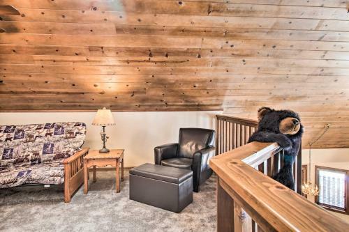 Cheery Family Cabin With Fire Pit And Fenced Yard