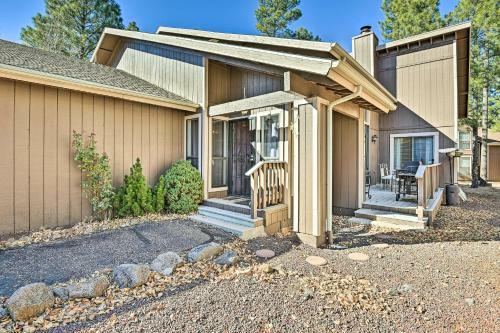 Relaxing Pinetop Townhome With Deck And Grill!