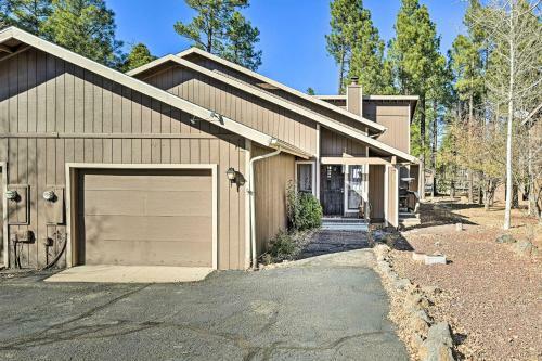 Relaxing Pinetop Townhome With Deck And Grill!