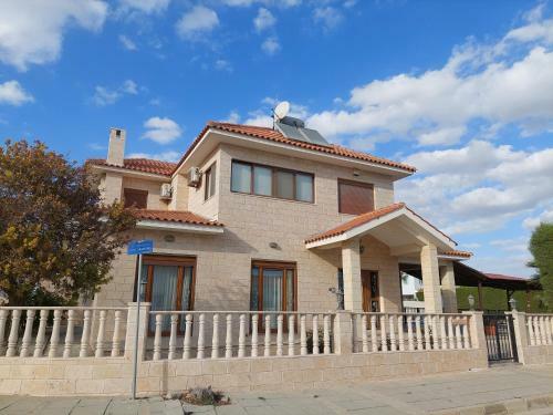 4 Bd Villa By Golden Bay Beach In Pyla