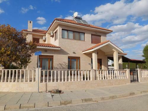 4 Bd Villa By Golden Bay Beach In Pyla