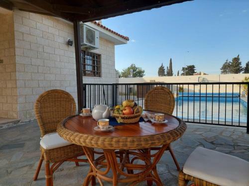 4 Bd Villa By Golden Bay Beach In Pyla
