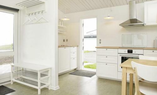 Immaculate 2-bed House At The Beach 12h