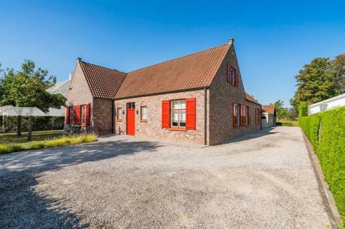 Villa With Heated Swimming Pool, Sauna And Garden