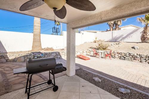 New! Desert Pool & Spa Home, Minutes To Beach!