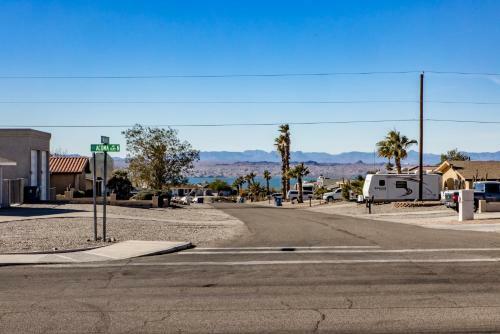 New! Desert Pool & Spa Home, Minutes To Beach!