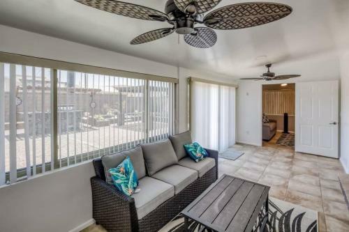 Havasu Hangout W/ Movie Room