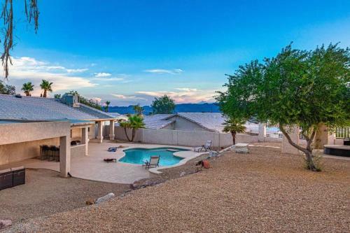 Resort Style Living W/ Pool, Spa, Games