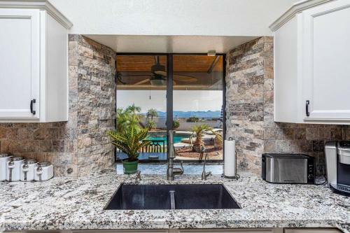New! 3br Tropical Oasis Pool And Stunning Views