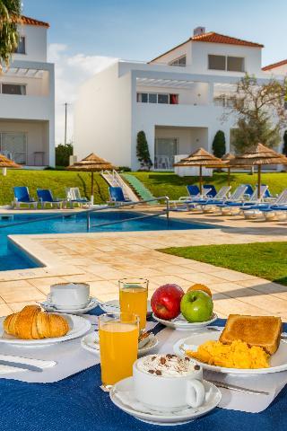 Aparthotel Pateo Village