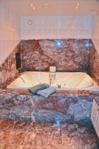 Villa C�leste Met Jacuzzi Nabij Kust De Haan