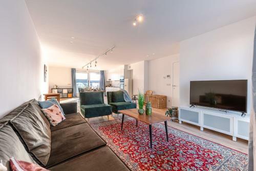 Spacious And Sunny Apartment With Large Terraces And Private Parking