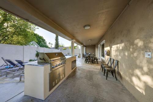 Spacious & Updated House Pool