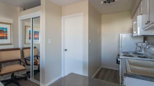 Wanderjaunt - Chic Mesa Apartments