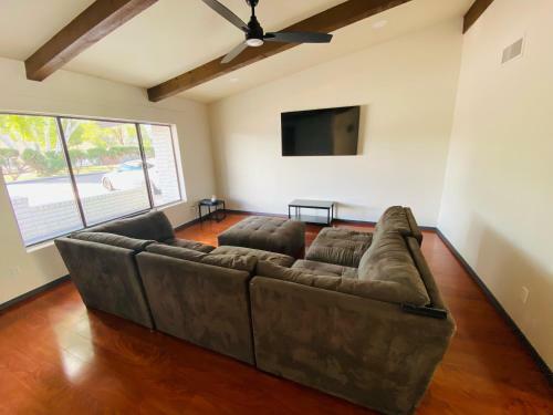 Amazing Mesa Home With Basement! Sleeps 18!