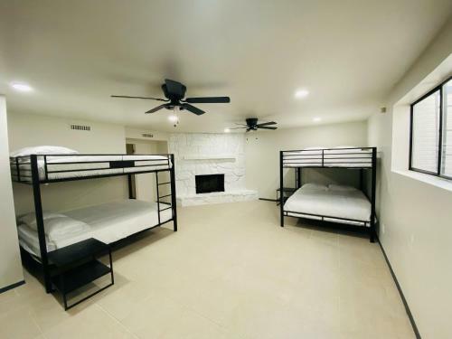 Amazing Mesa Home With Basement! Sleeps 18!