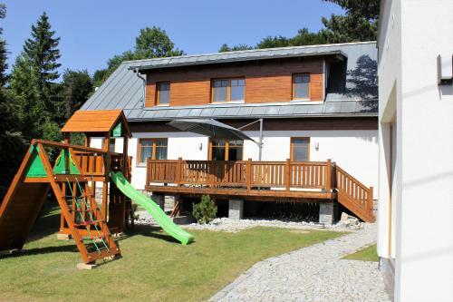 Hostal Vila Apalucha49 ?eladn� - 12 Osob