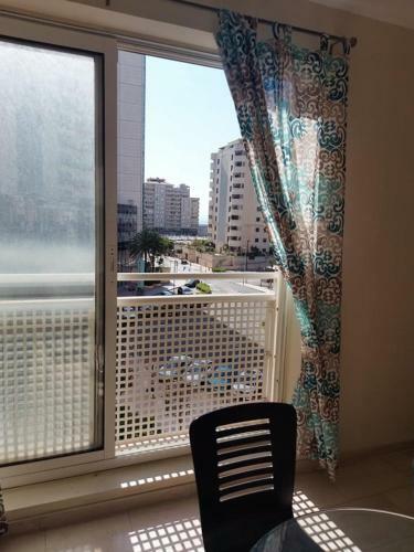 Central One Bed Apartment, Sleeps 4 With Roof Top Pool.
