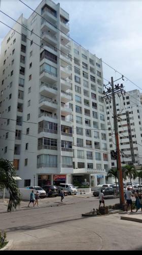 Hermoso Apartamento En El Laguito, Edificio Cristoforo Colombo