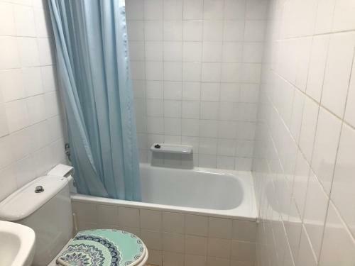 Inviting 2-bed Apartment In Sax Historical Spain