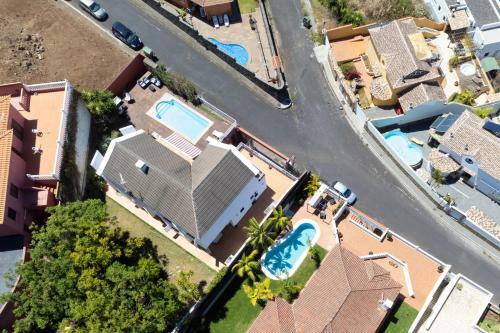 Home2book Stunning Villa Raquel, Pool & View