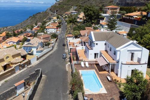 Home2book Stunning Villa Raquel, Pool & View