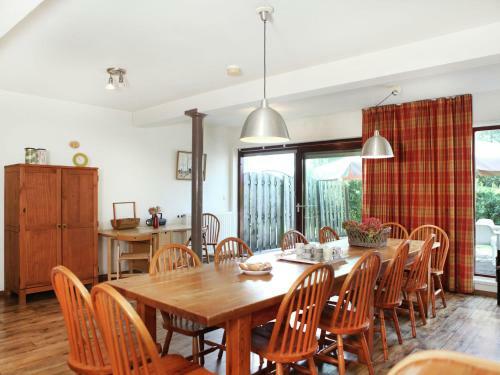 Agroturismo Spacious Farmhouse In Eede With Private Terrace