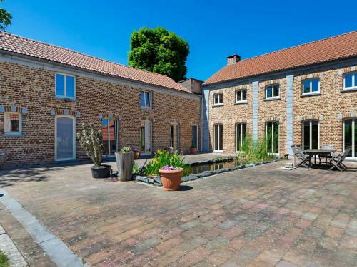 Charming Holiday Home In Geetbets With Terrace