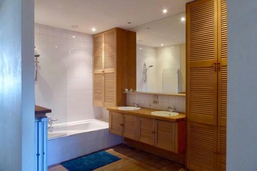 Apartamento Spacious Duplex + Terrace In Ghent. Top Location!