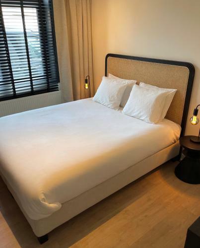 Unique Luxury Apartment With Cosy Garden!