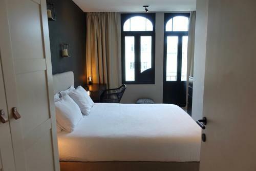 3 Room Luxury Design Apartment