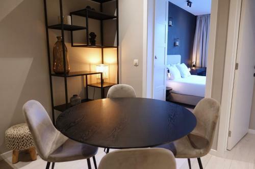 3 Room Luxury Design Apartment