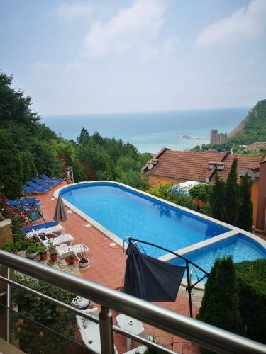 Seaview Apartment Complex Karia