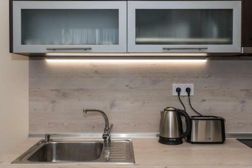 Alma Apartment - Stylish 1bd Flat With Balcony