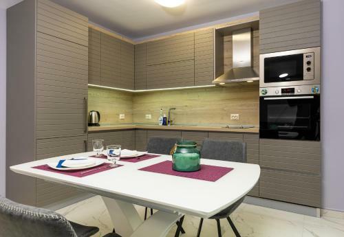 The Purple 1db Apartment With A Parking Spot