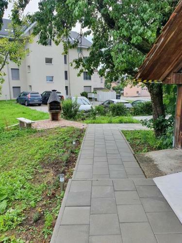 Gem�tliches Haus Mit Terasse Und Feuerstelle