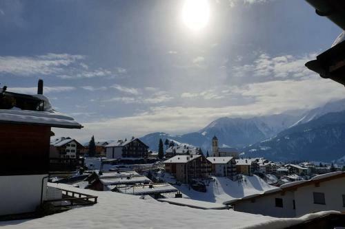 Apartment Near Laax Lake