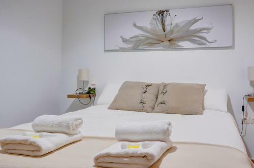 Deluxe Apartment San Julian With Parking