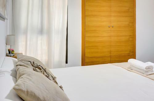 Deluxe Apartment San Julian With Parking