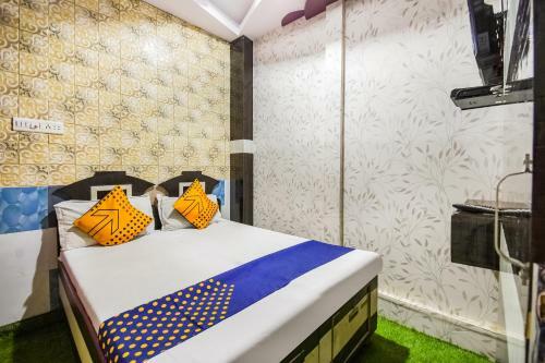 Spot On 61105 Hotel Rajhans