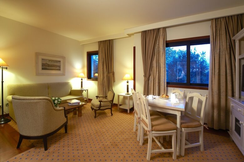 Real Residencia Suite Hotel