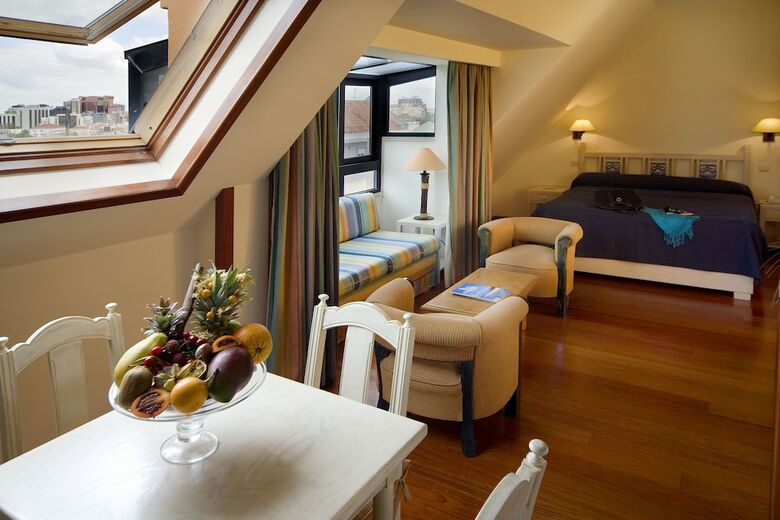 Real Residencia Suite Hotel