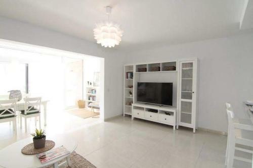 Ground Floor Apartment Suite With Private Garden, Los Charcos