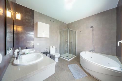 Tilley. Private Villa