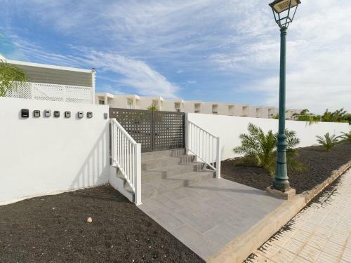 Moderno Apartamento Con Piscina En Costa Teguise