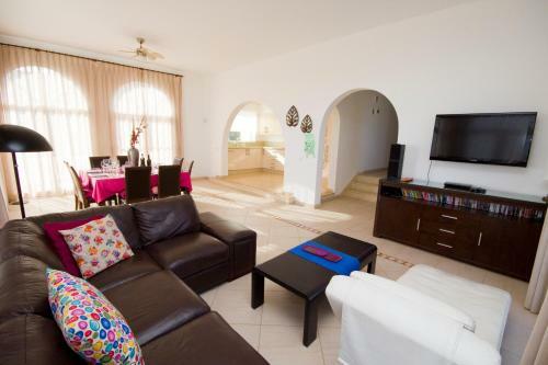 Stunning Detached Villa With Unspoiled Views - All You Need And More!