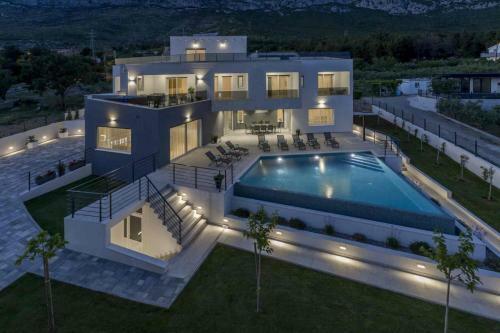 Luxury Villa Adonis Split With Private Pool, Jacuzzi, Sauna And Gym