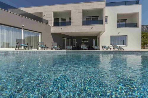 Luxury Villa Adonis Split With Private Pool, Jacuzzi, Sauna And Gym