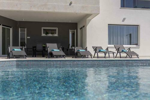 Luxury Villa Adonis Split With Private Pool, Jacuzzi, Sauna And Gym