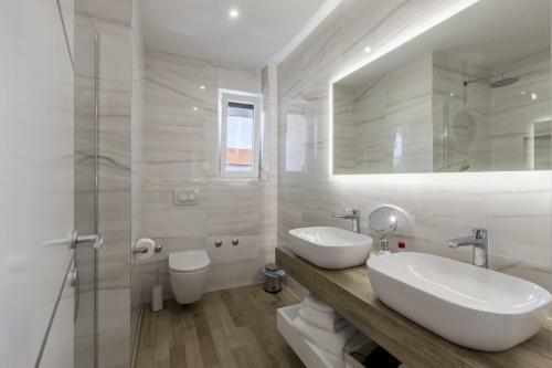Luxury Villa Adonis Split With Private Pool, Jacuzzi, Sauna And Gym